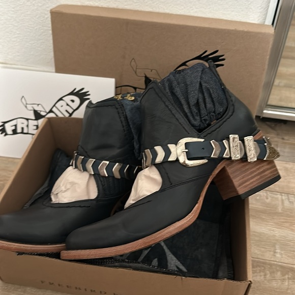Freebird Navy Blade Leather Boots size 8- Original Box - Picture 8 of 13